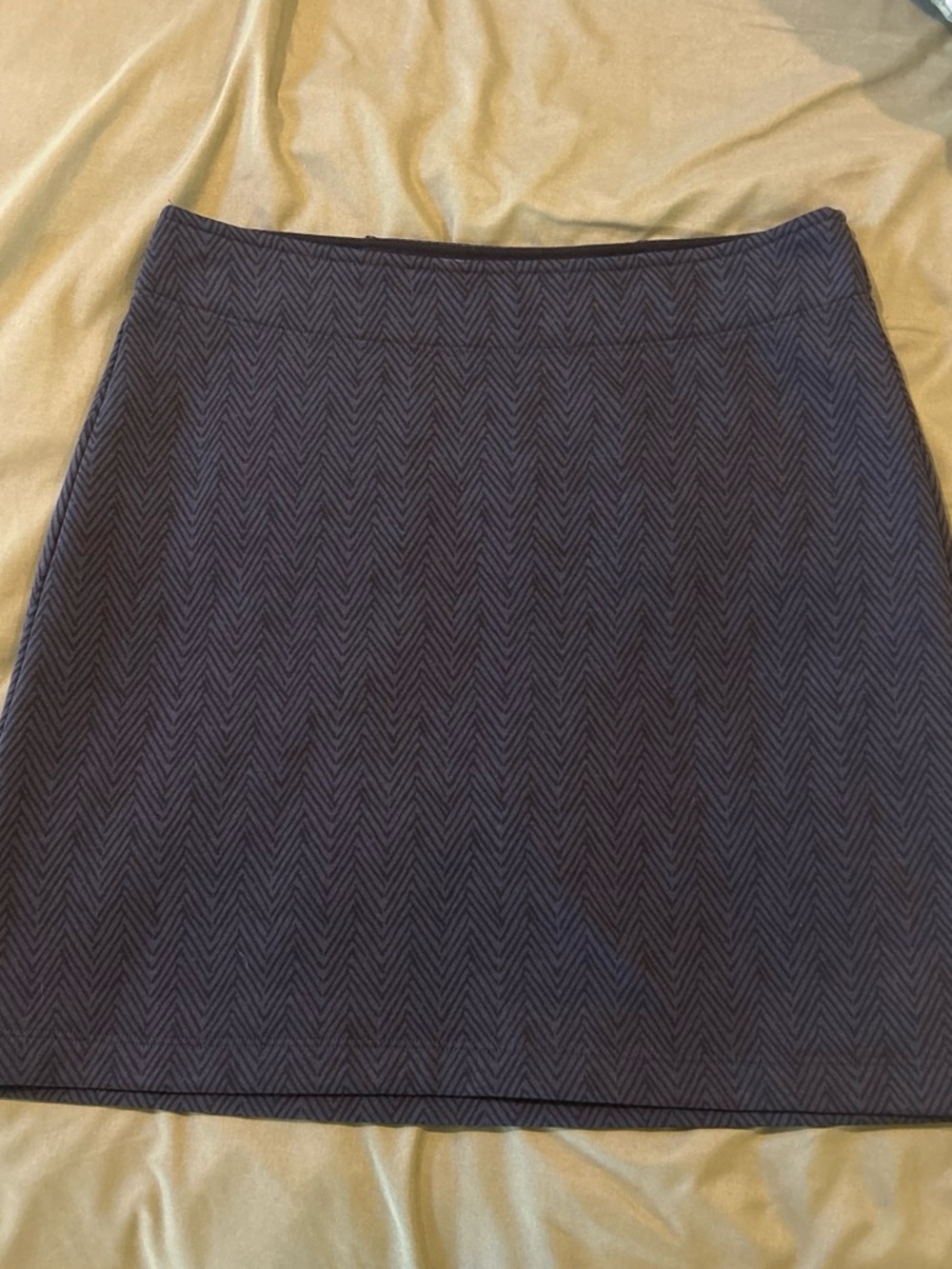 Athleta gray and black Chevron-Textured fleece-lined mini Skirt